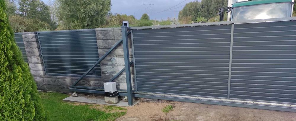 Brama przesuwna żaluzjowa 4000x1500 w komplecie monterskim