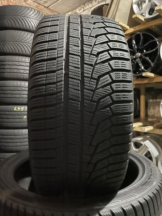 235/40 R19 Hankook Winter I*Cept evo 2 /Korea/ 2020 рік.