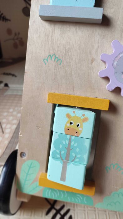 Drewniany chodzik pchacz