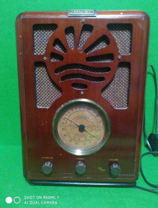 Оригинальный винтажный радиоприёмник. Европа. 

2 200 грн.