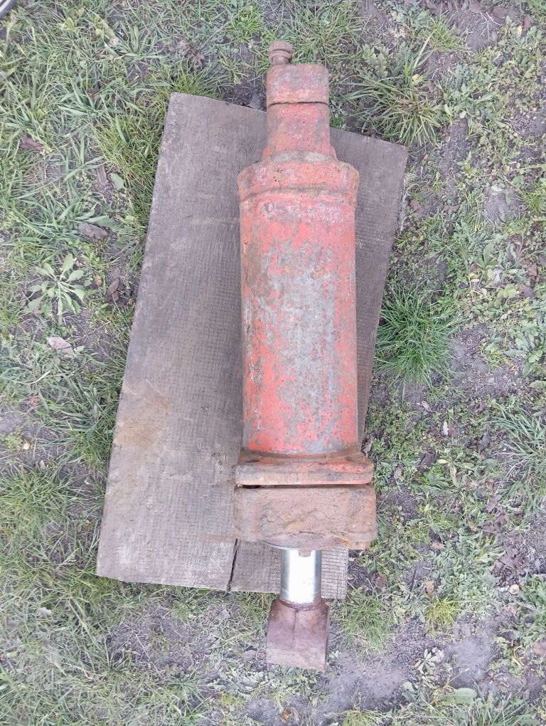 Циліндр навіски Т150