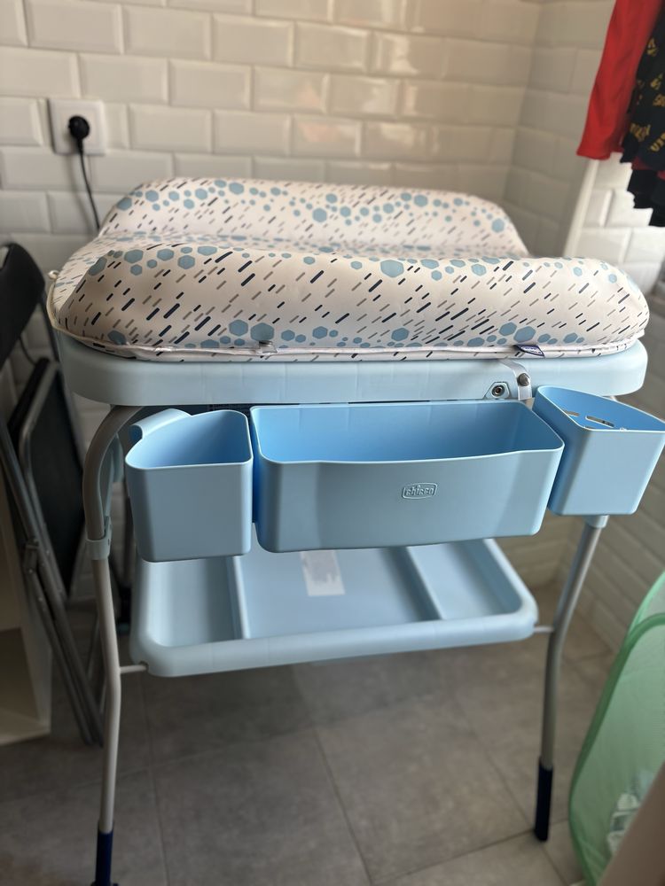 Chicco Banheira ergonomica para bebe com pernas e trocador