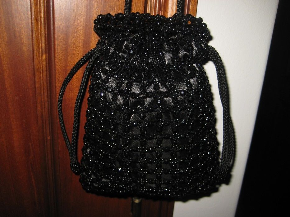Mala preta missangas p/ombro ou mão(NOVA)