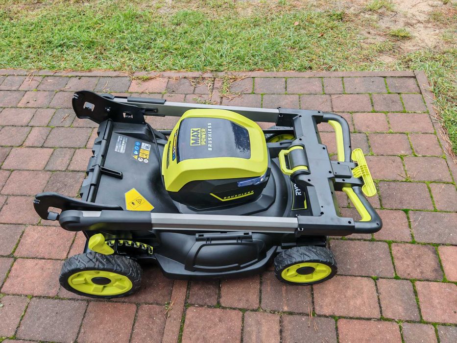 Kosiarka RYOBI - akumulatorowa z napędem o szerokości koszenia 53 cm