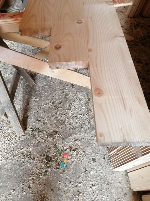 Пило матеріали хвоя