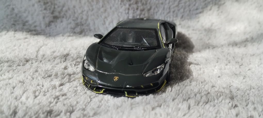 Lamborghini centenario w skali 1/43