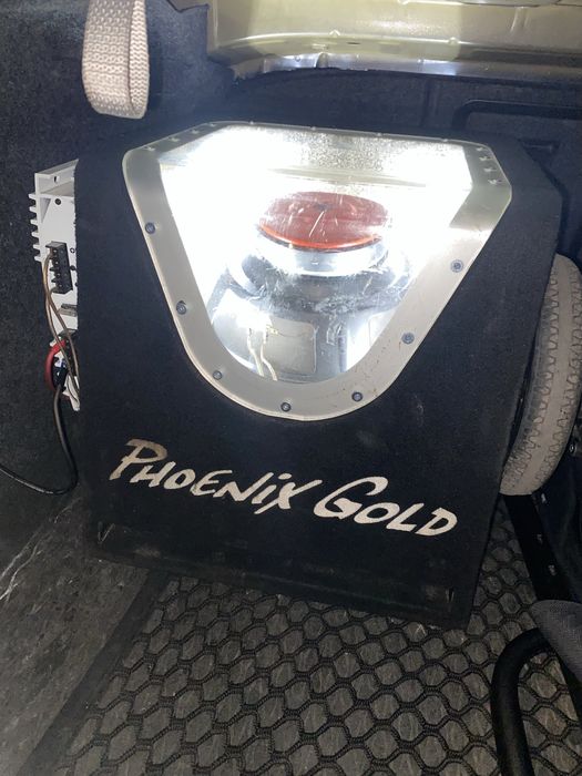 Продам сабвуфер с усилителем