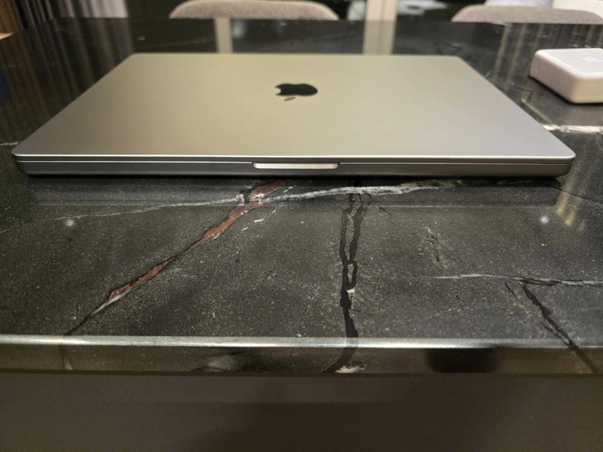Apple MacBook Pro 16 M2 Pro 16GB RAM / 1TB SSD - 12 cykli ładowania