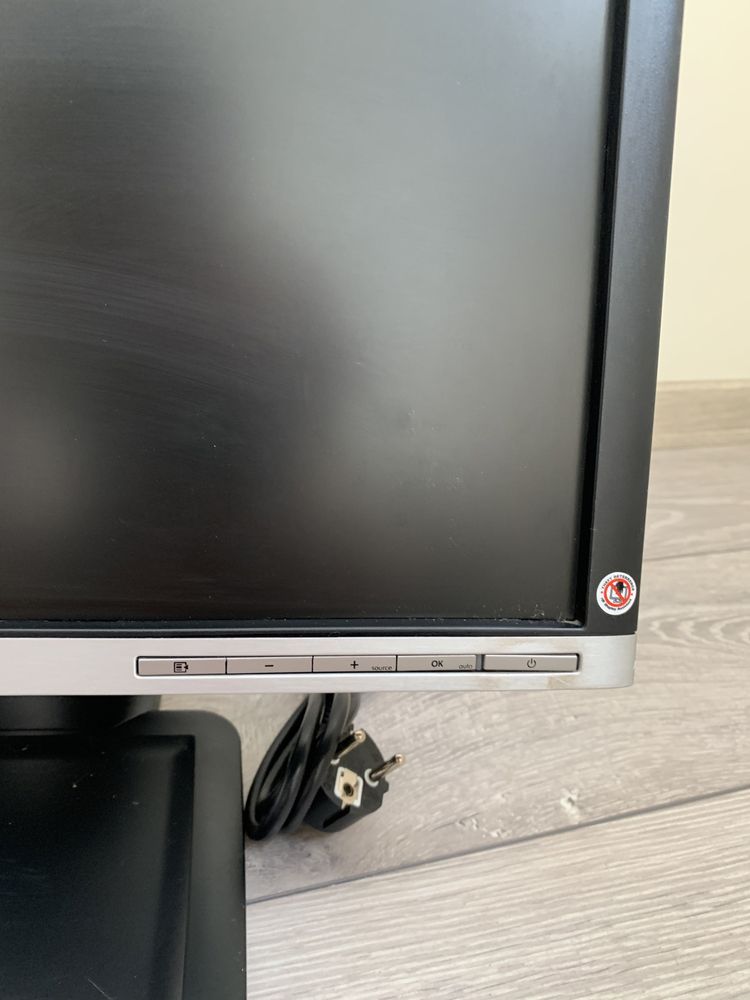 Монитор HP LA1905wg