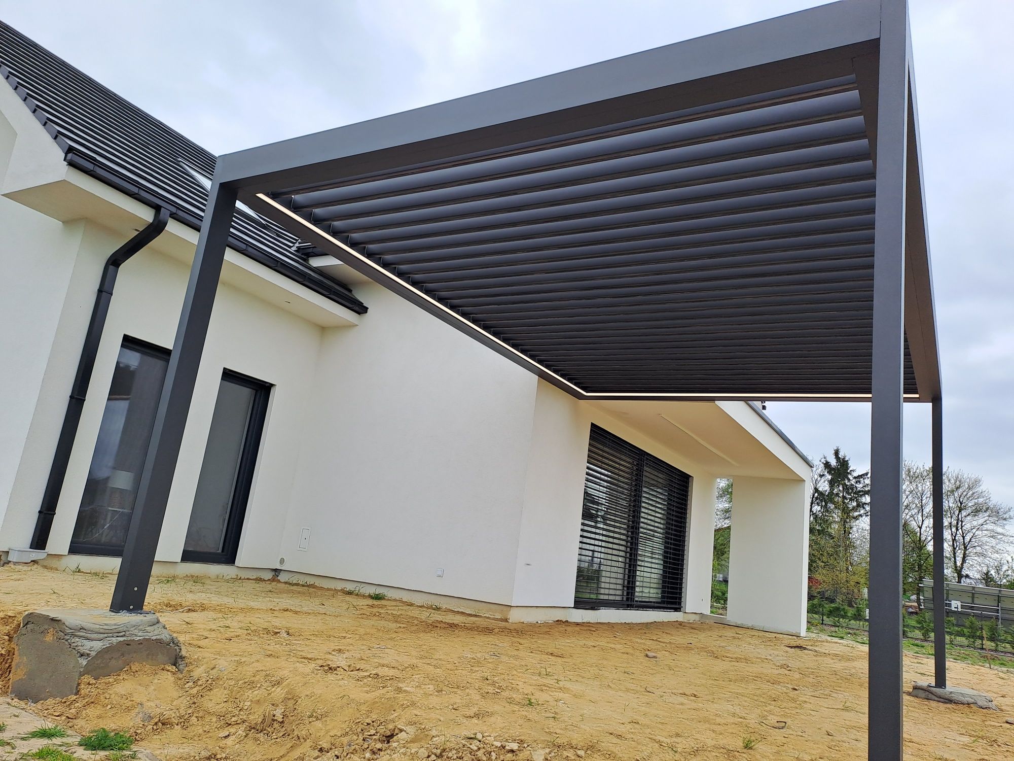 Żaluzje fasadowe z90 c80 pergola aluminiowa