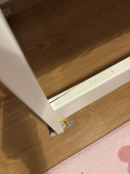 Berço de Ikea com colchão e lençóis