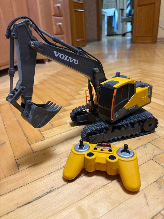 Продам трактор на радио управлении