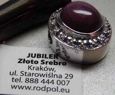 Srebrna owalna zawieszka rubin i ametysty.