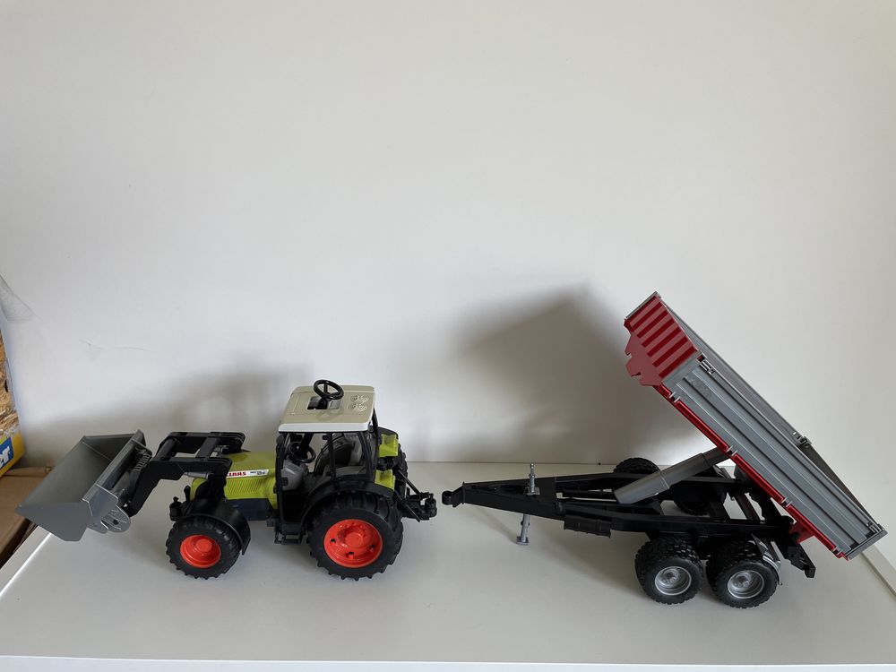 Bruder traktor Claas Nectus +przyczepa