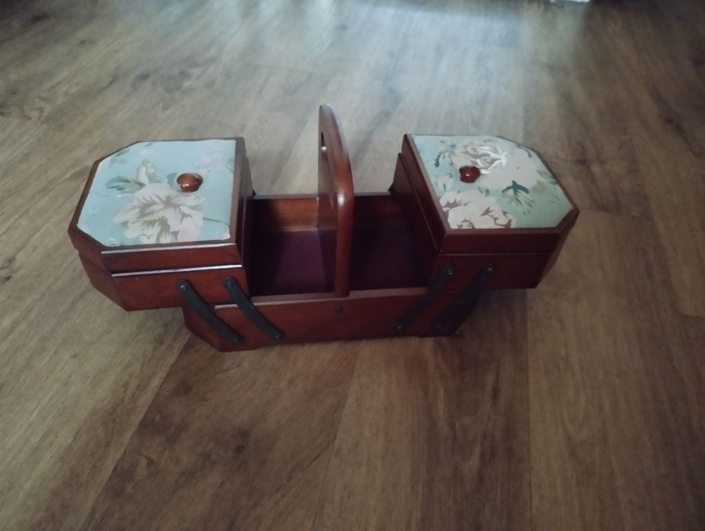 Вінтажна дерев'яна скринька/органайзер