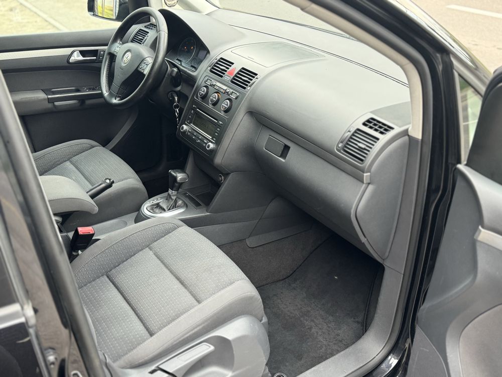 Volkswagen Touran 2.0 дизель автомат