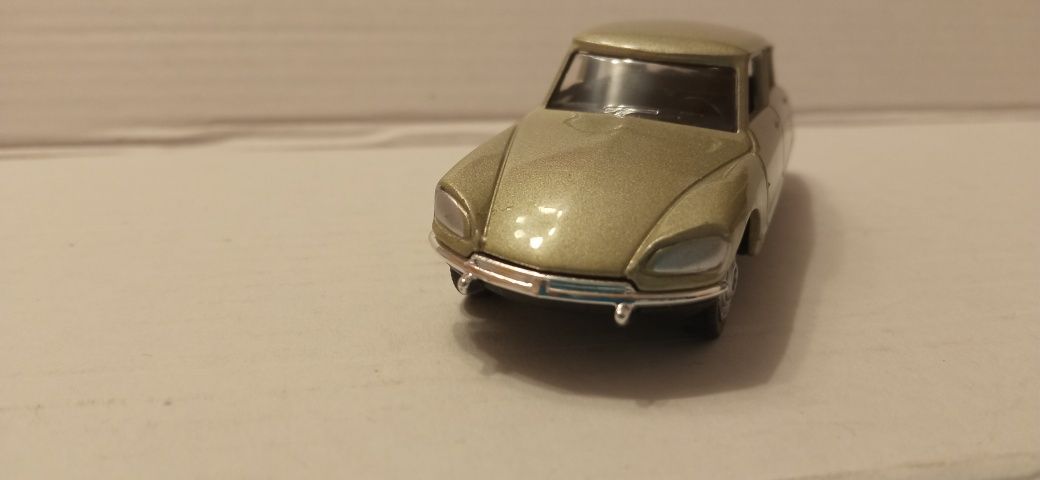 Welly citroen Ds 23 1973 rok 1/66