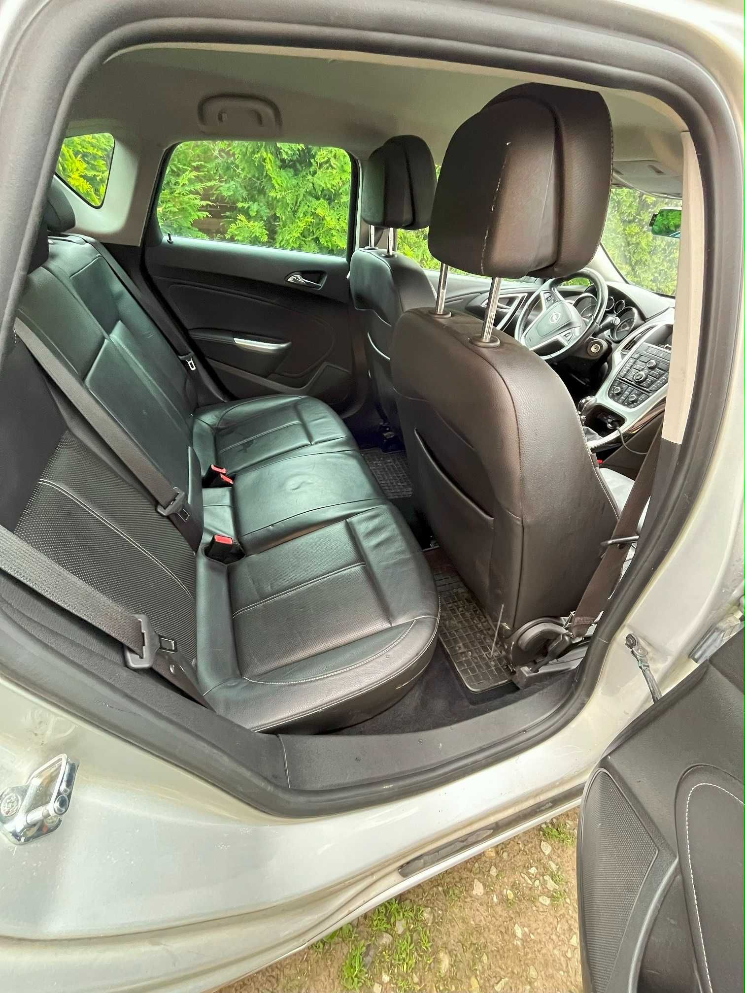 Opel Astra J 2010