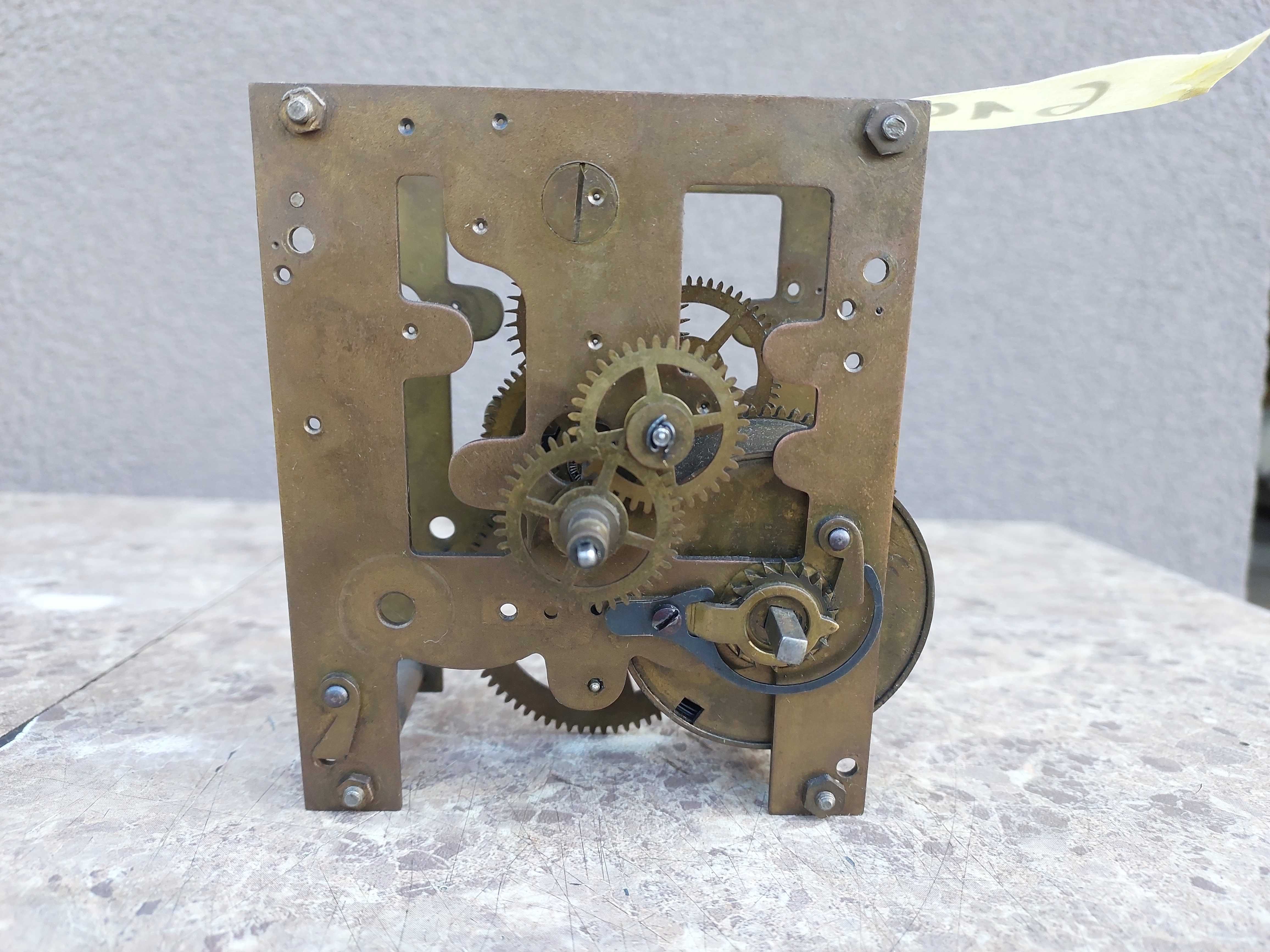 616 Mechanizm starego zegara ściennego Junghans niekompletny bez bicia