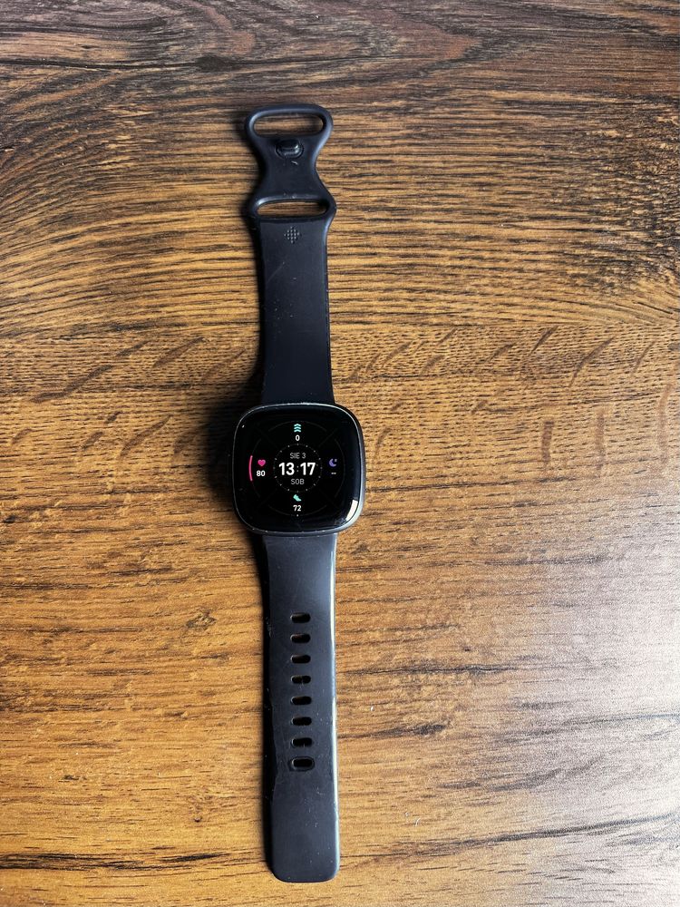 Zegarek fitbit Versa 4 + ładowarka