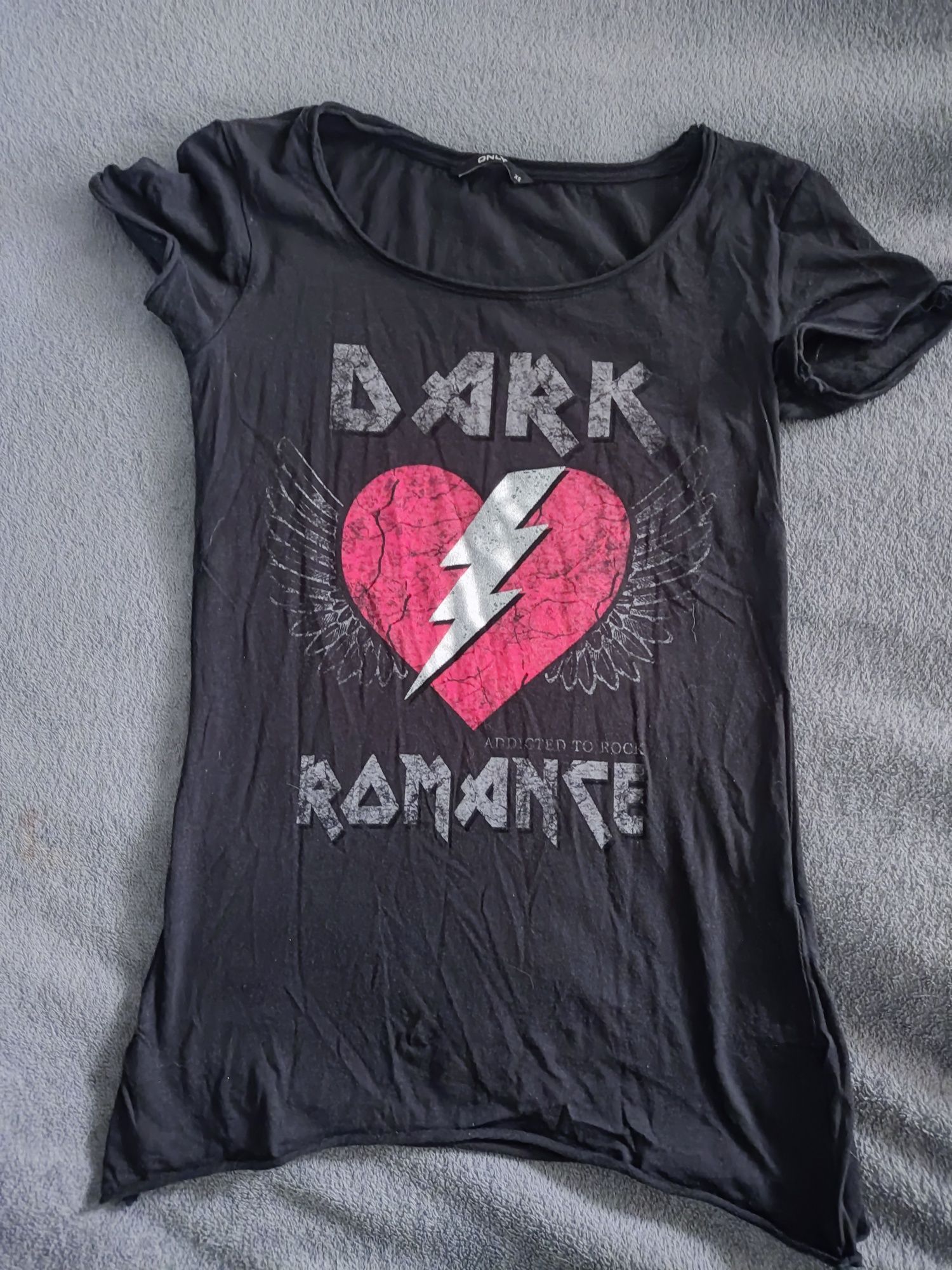 Czarny T-shirt damski z nadrukiem