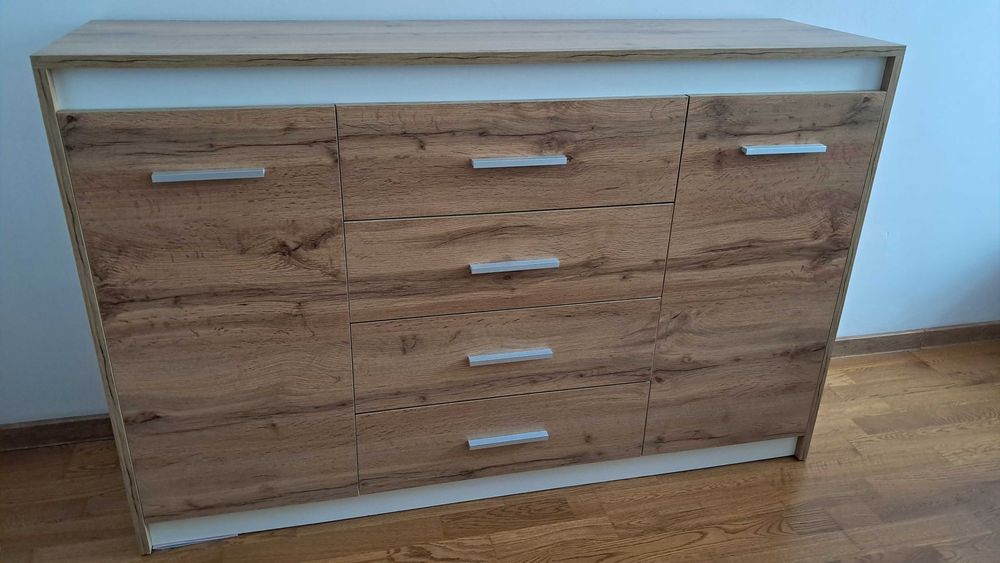 Nowoczesna komoda z szufladami – idealna do salonu lub sypialni