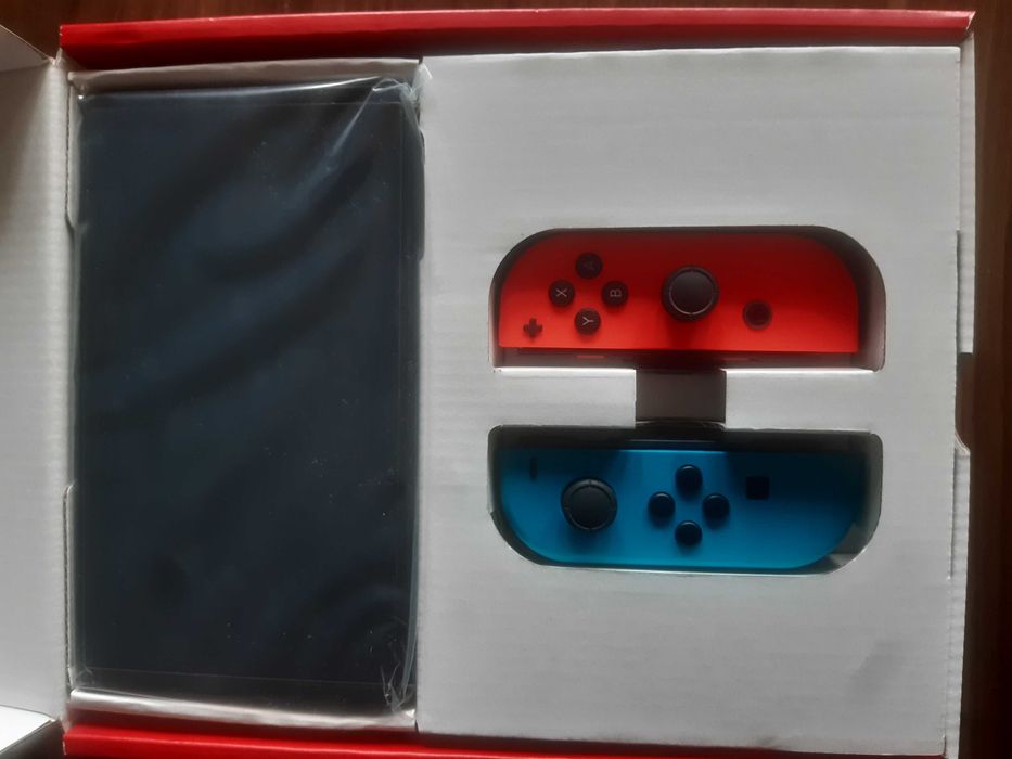 Nintendo Switch OLED plus 4 gry + etui + folia na ekran, na gwarancji.
