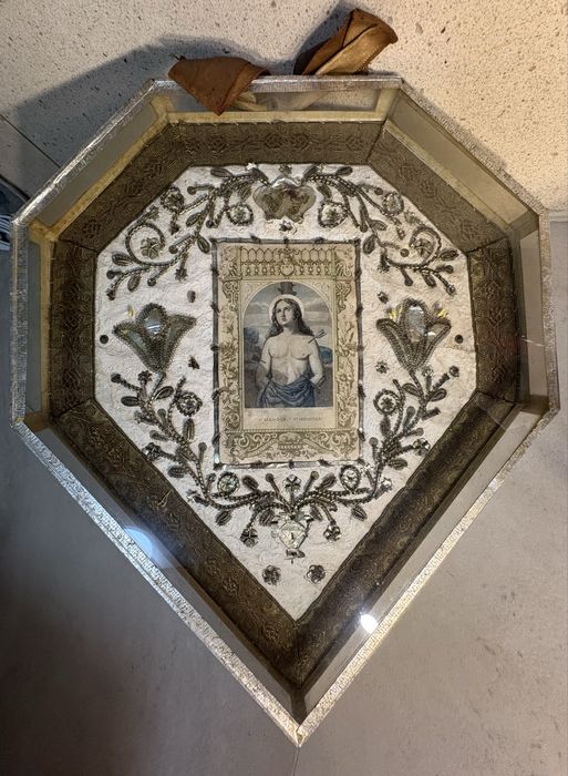 Antigo registo bordado com imagem de São Sebastião