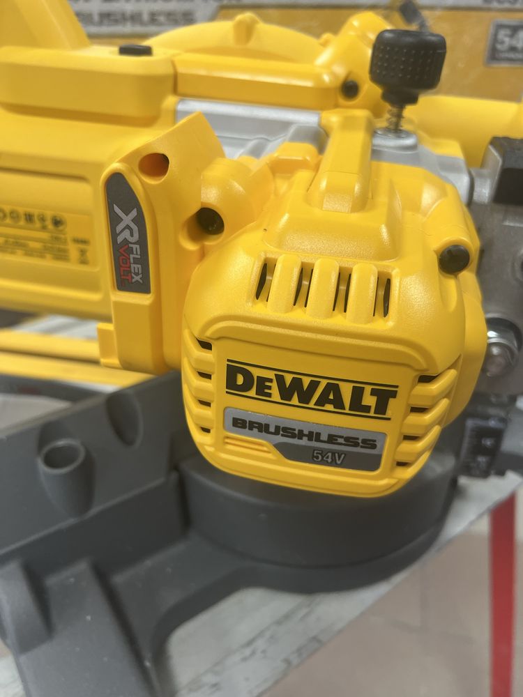 Пила торцовочная аккумуляторная XR FLEXVOLT DeWALT DCS777T2
