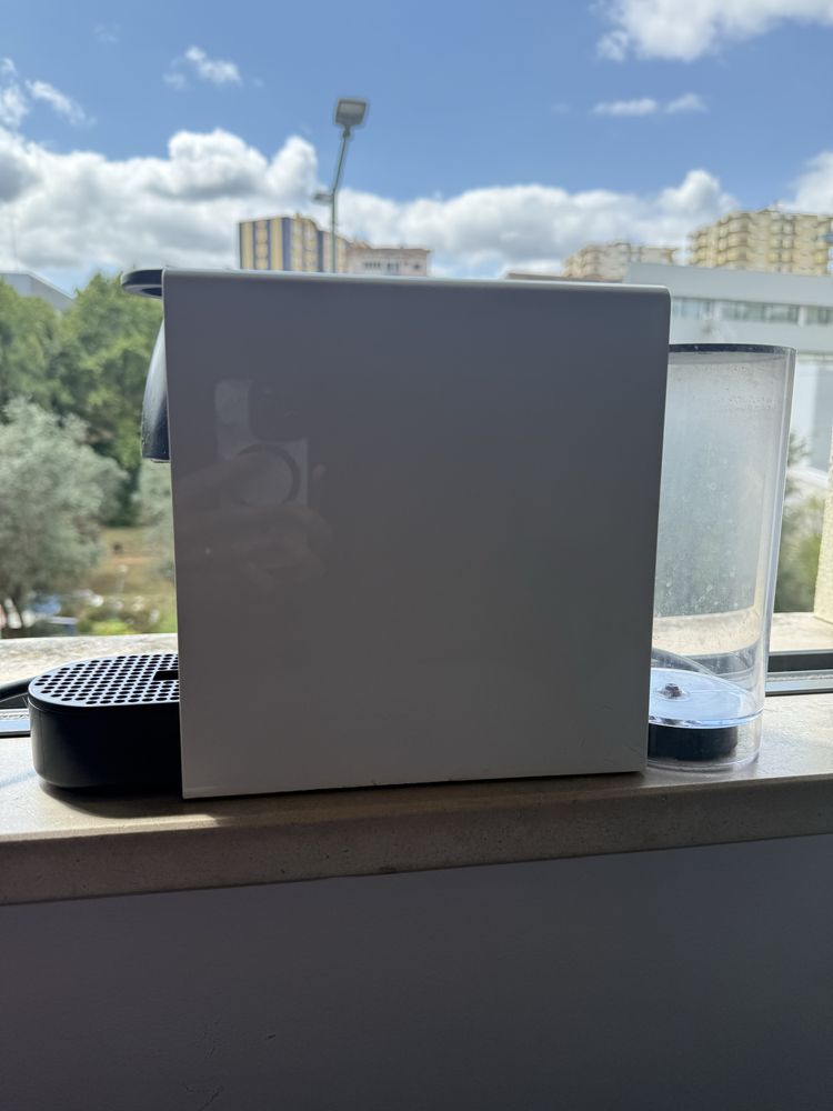 Máquina de café Nespresso nova