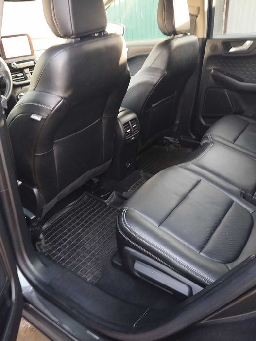 Ford Escape Titanium HYBRID 4wd  ( продаж обмін на житло Берегове)