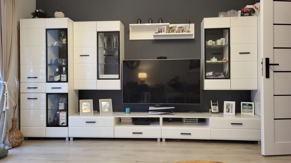 Zestaw mebli do salonu - biały połysk + podswietleniee