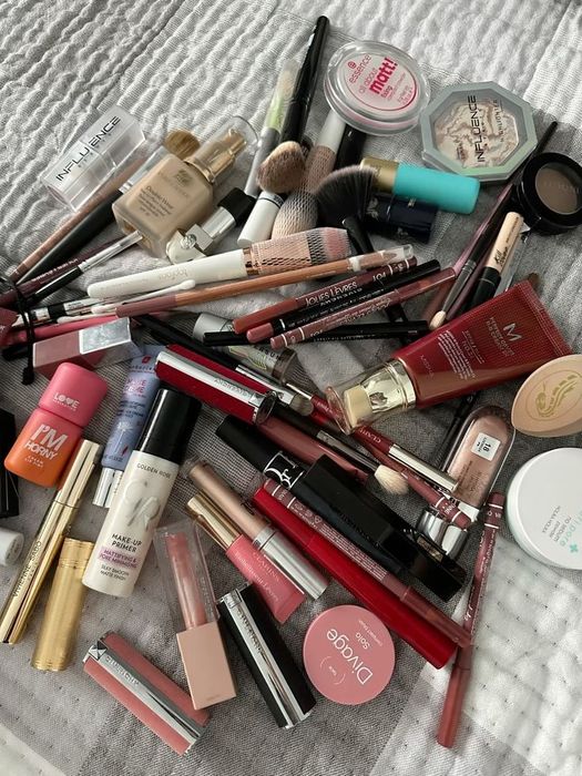 Попрошу в дар.парфуми, косметика,біжутерію