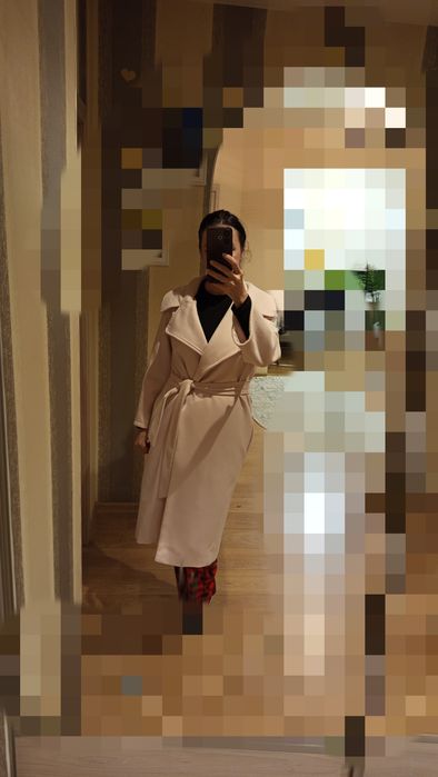 Продам пальто пудрового кольору