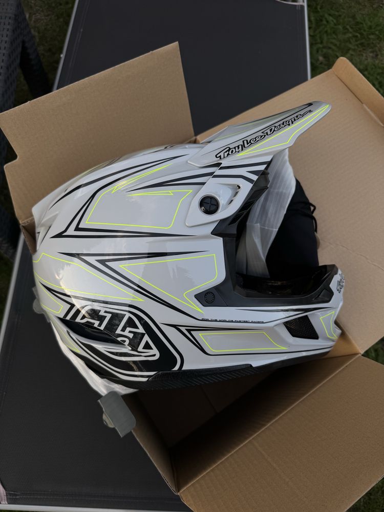 Troy Lee Designs D4 composite szary grey nowy L MIPS