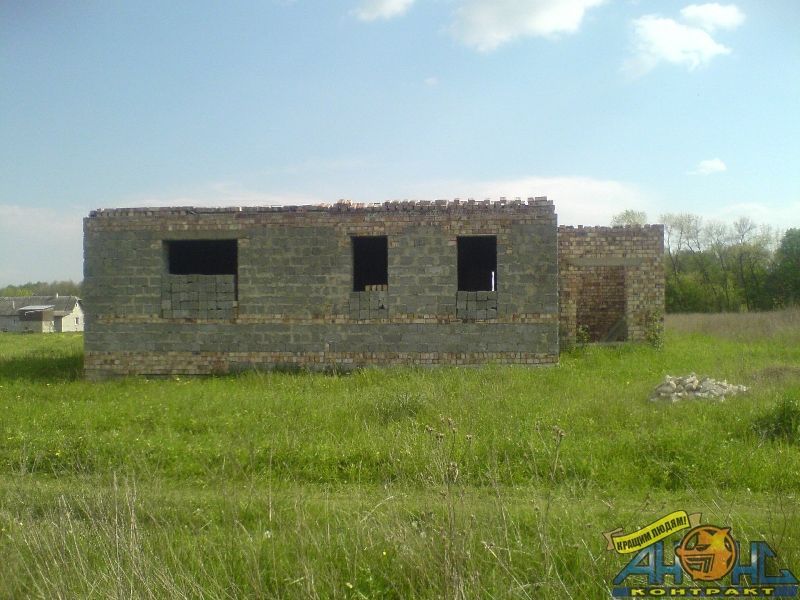 Продаю землю під індивідуальне будівництво з незавершеним будинкoм