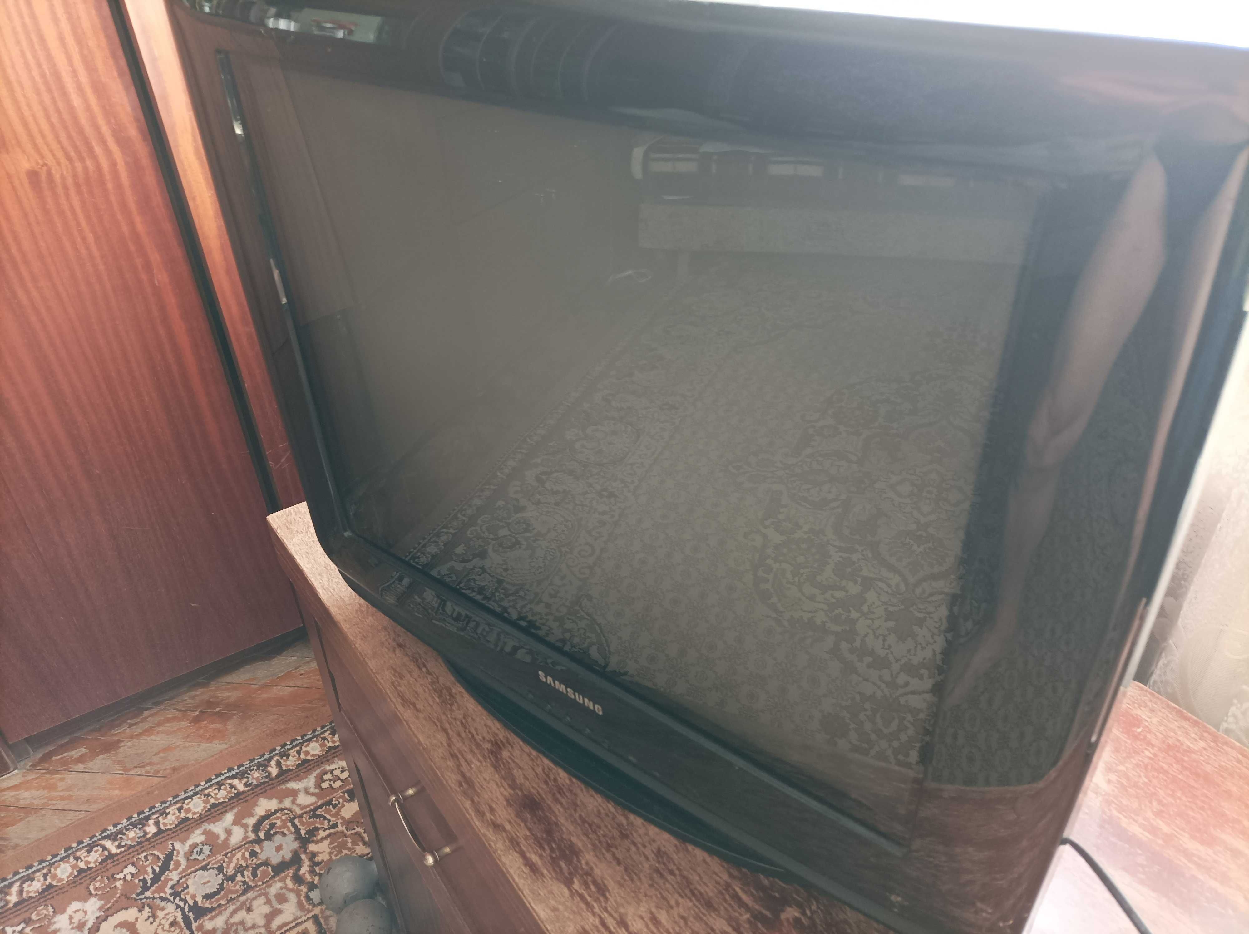 Продам рабочий телевизор Самсунг в хорошем внешнем состоянии