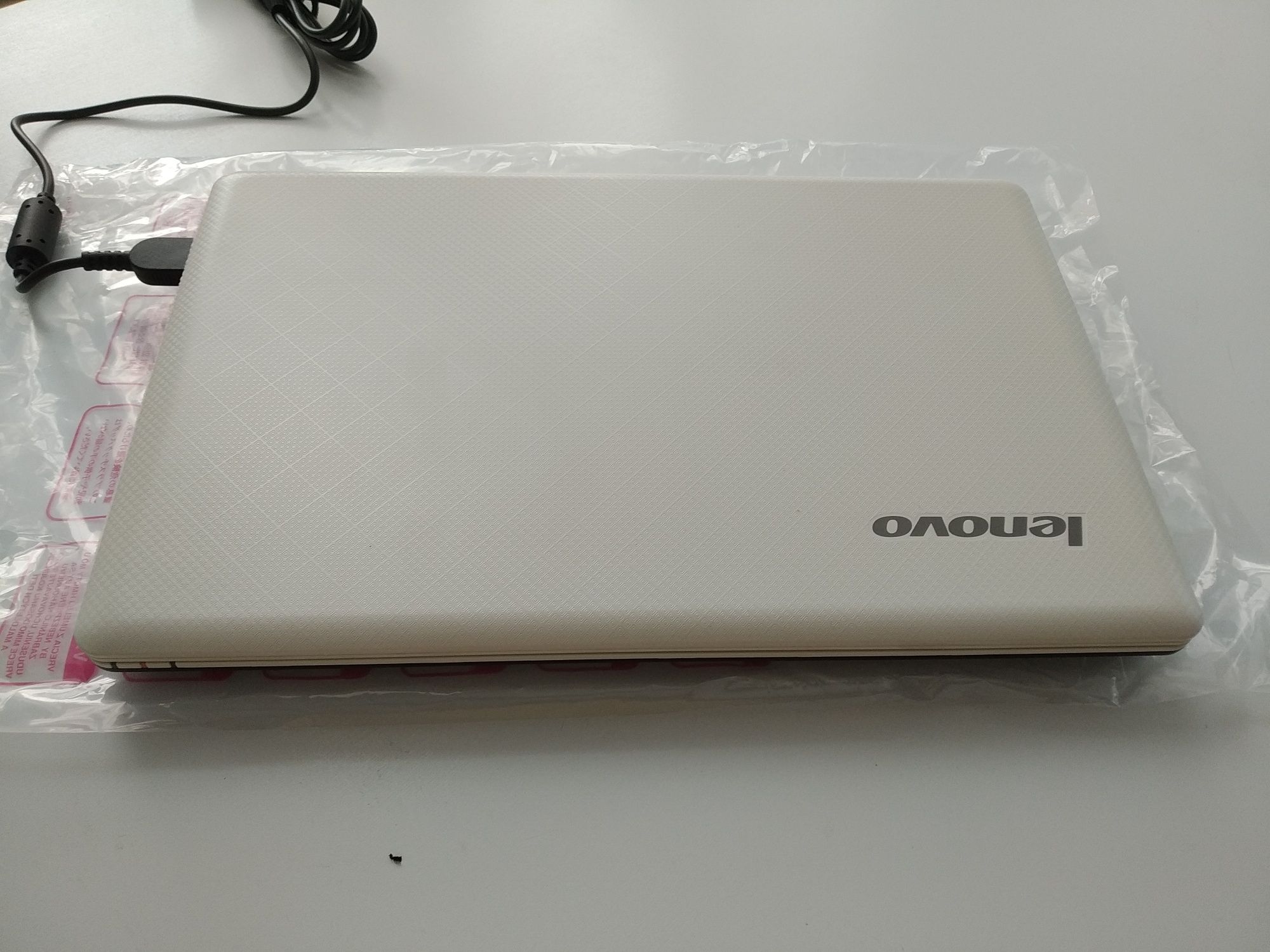 Ноутбук Lenovo Е10-30 новий білий