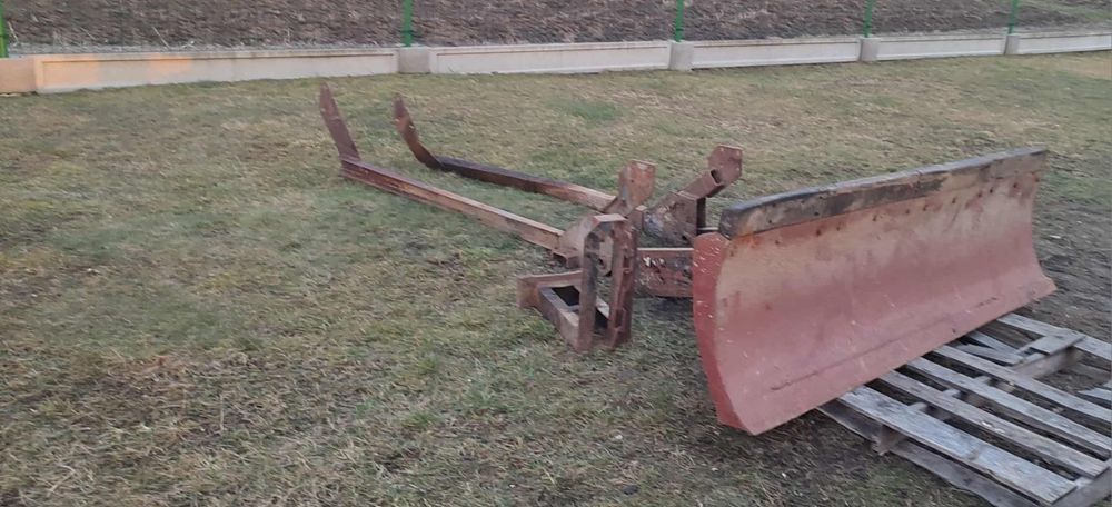 Pług dwustronny do śniegu,  ziemi, itp