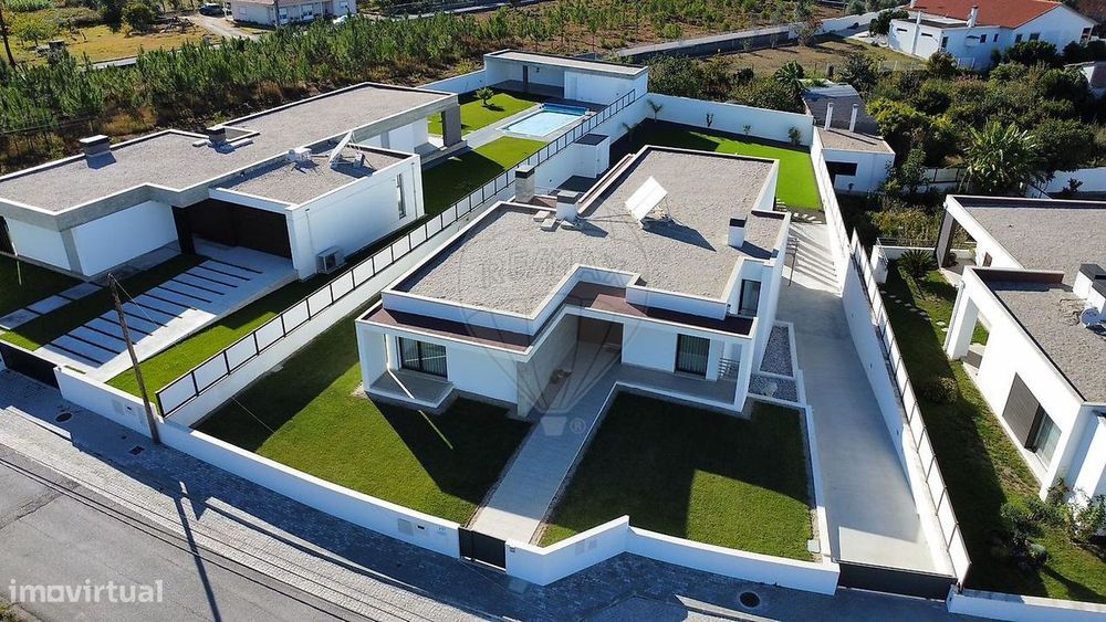 Moradia T4 para venda