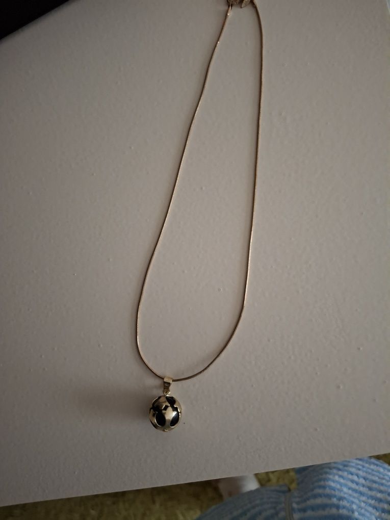 Wisiorek metal złoty kuleczka