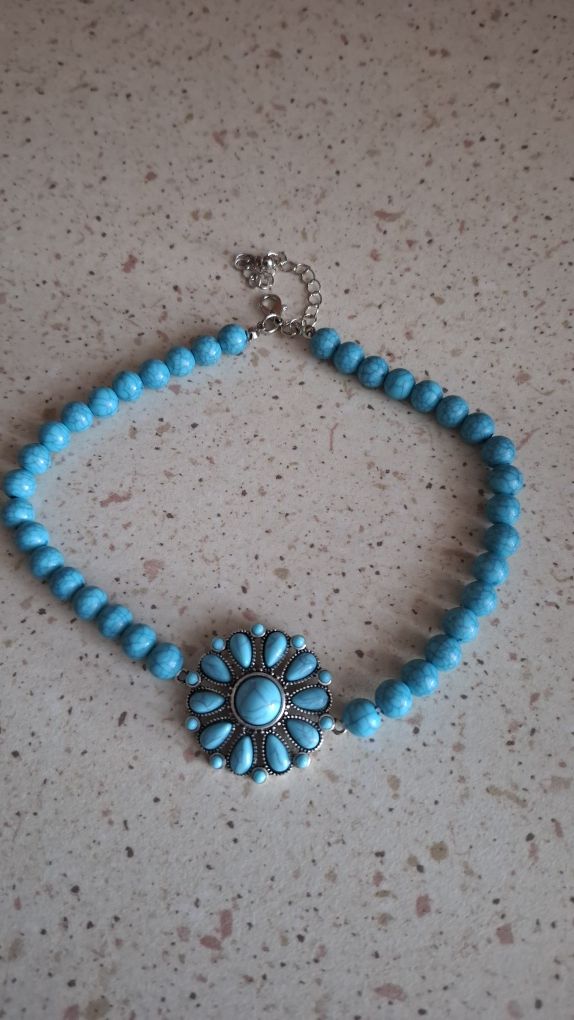 Naszyjnik choker damski.
