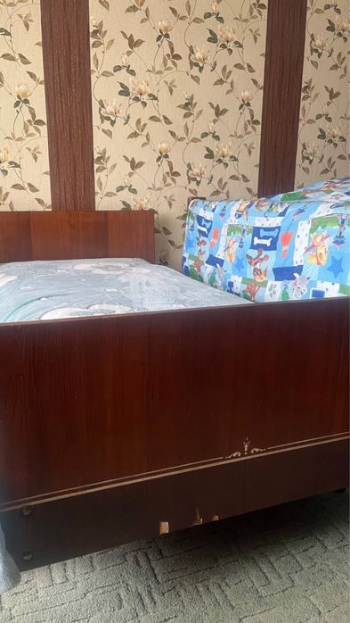 Два ліжка з матрацами