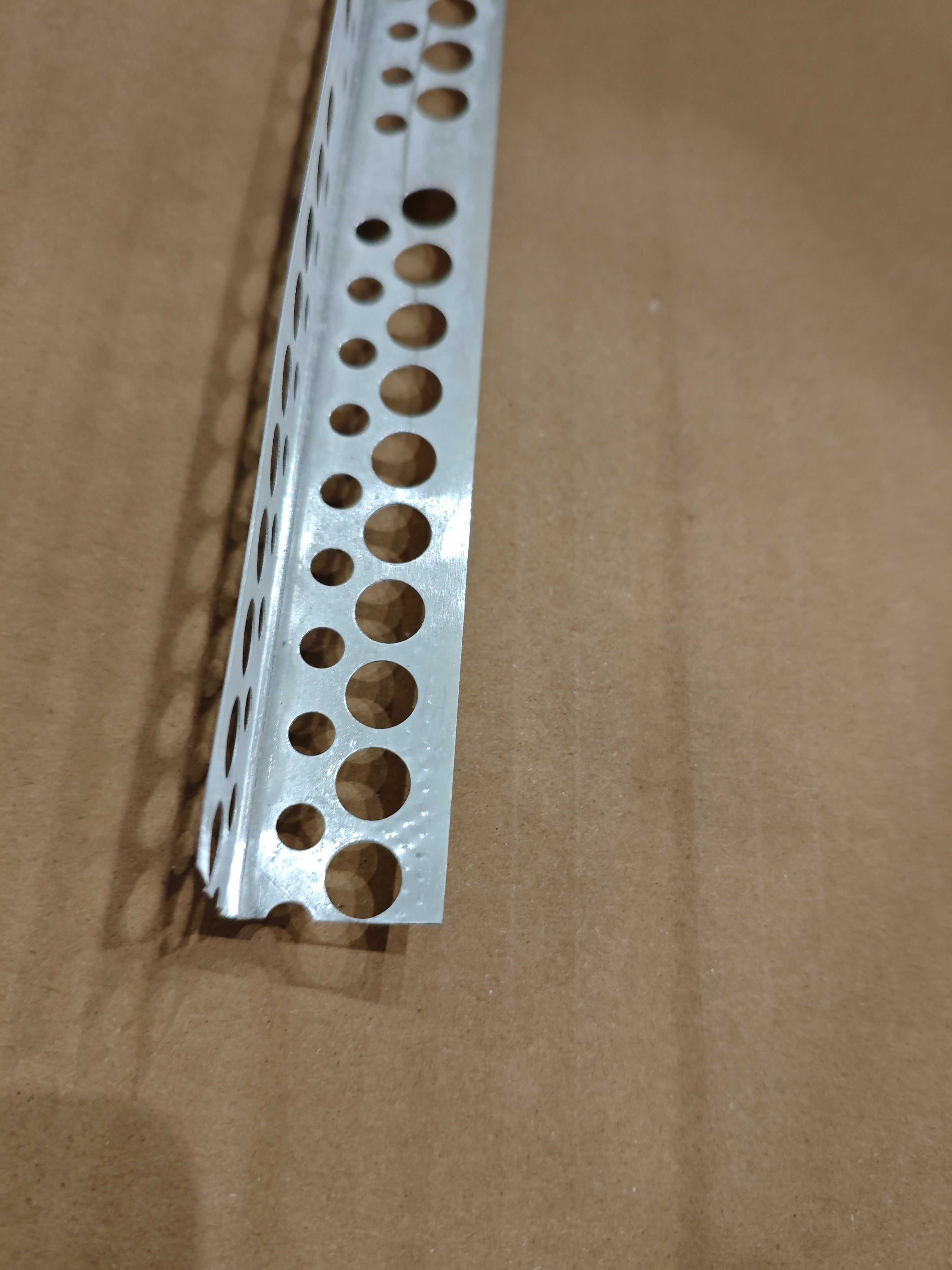 Narożniki aluminiowe perforowane 2,5m 35szt