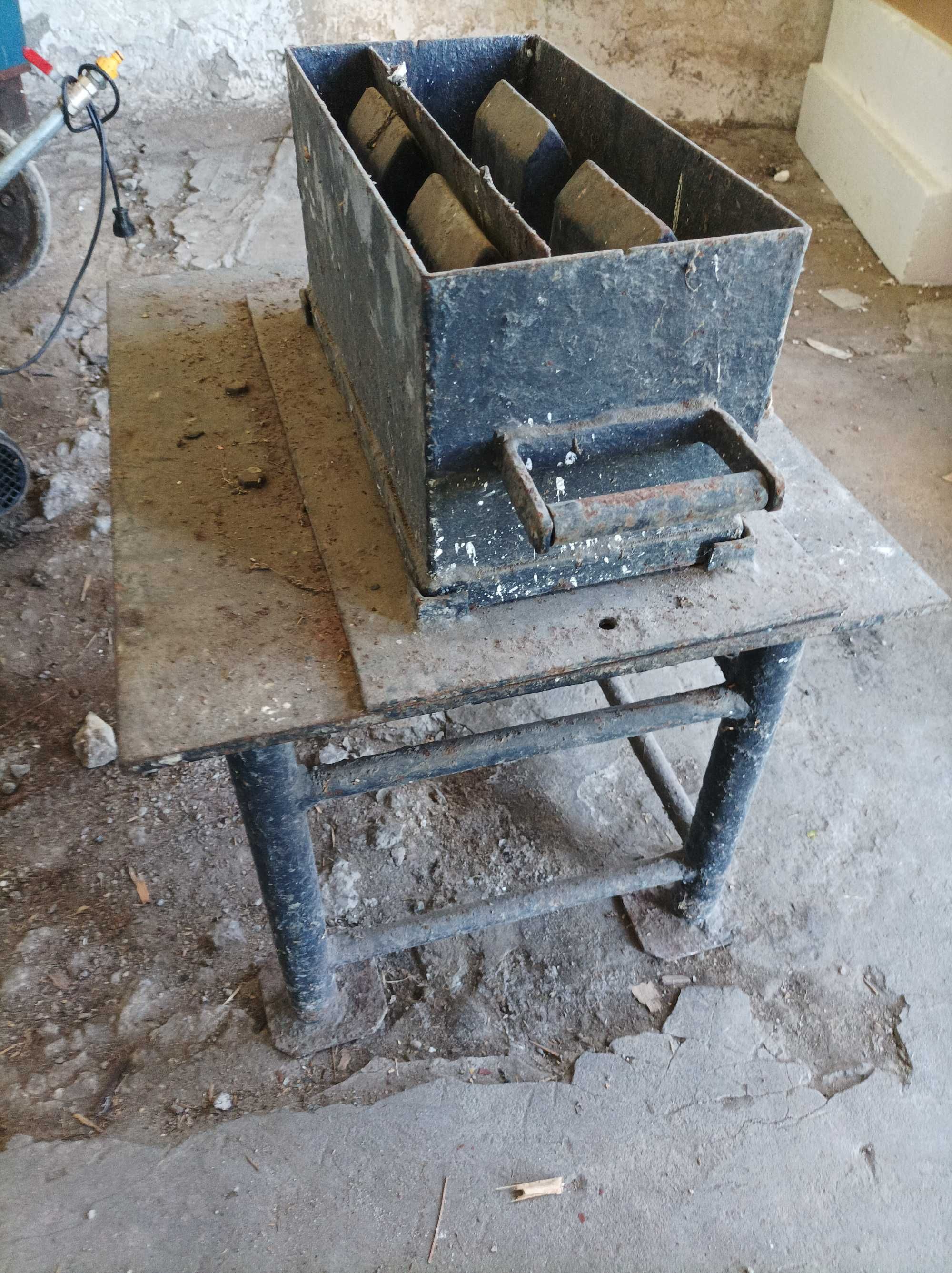 Wibrator do pustaków