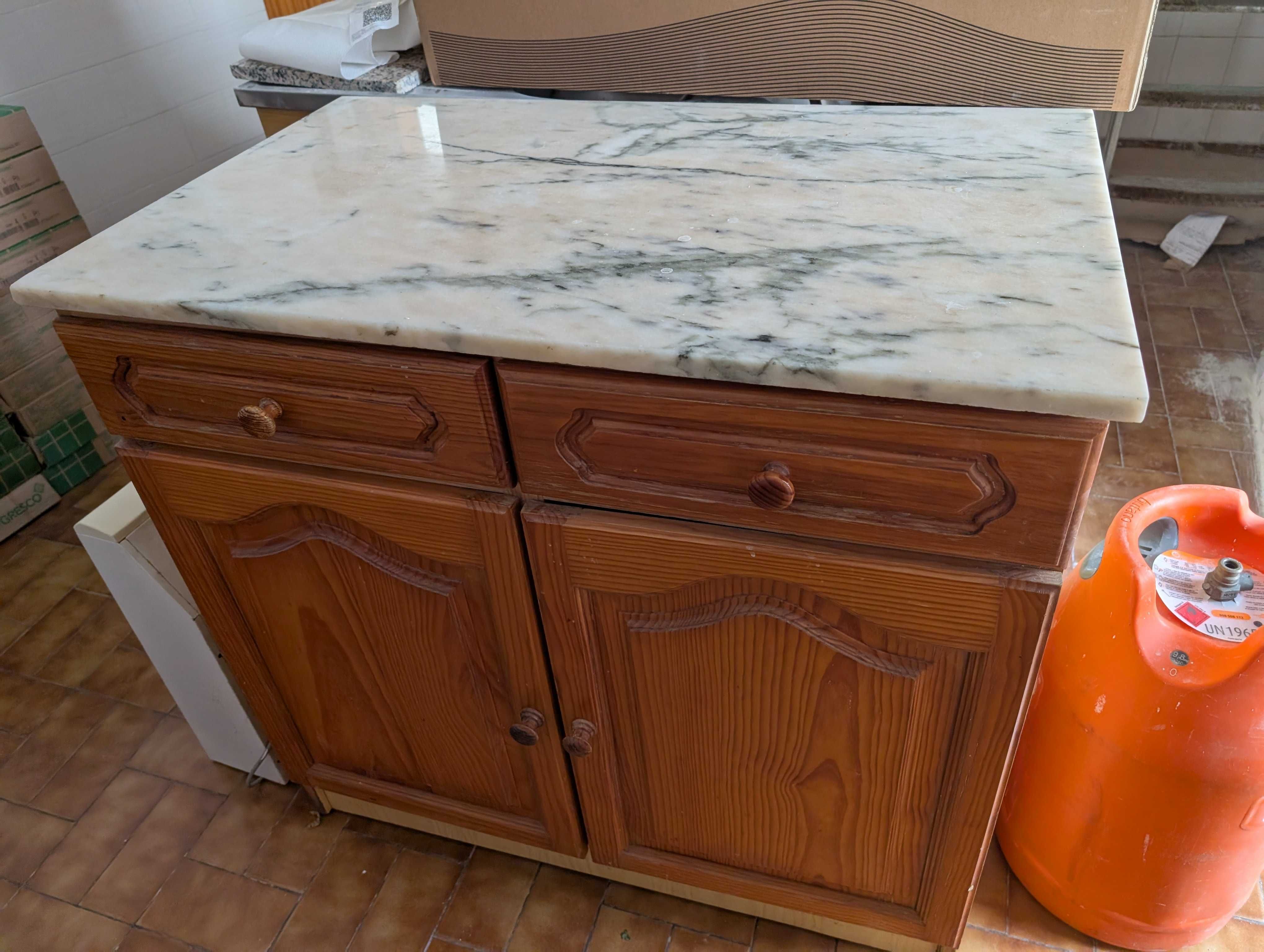 Armário para cozinha com pedra mármore