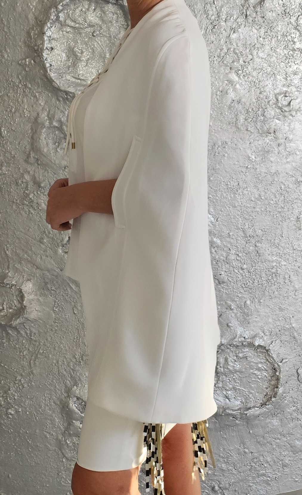 Elisabetta Franchi peleryna ponczo eleganckie roz UNI