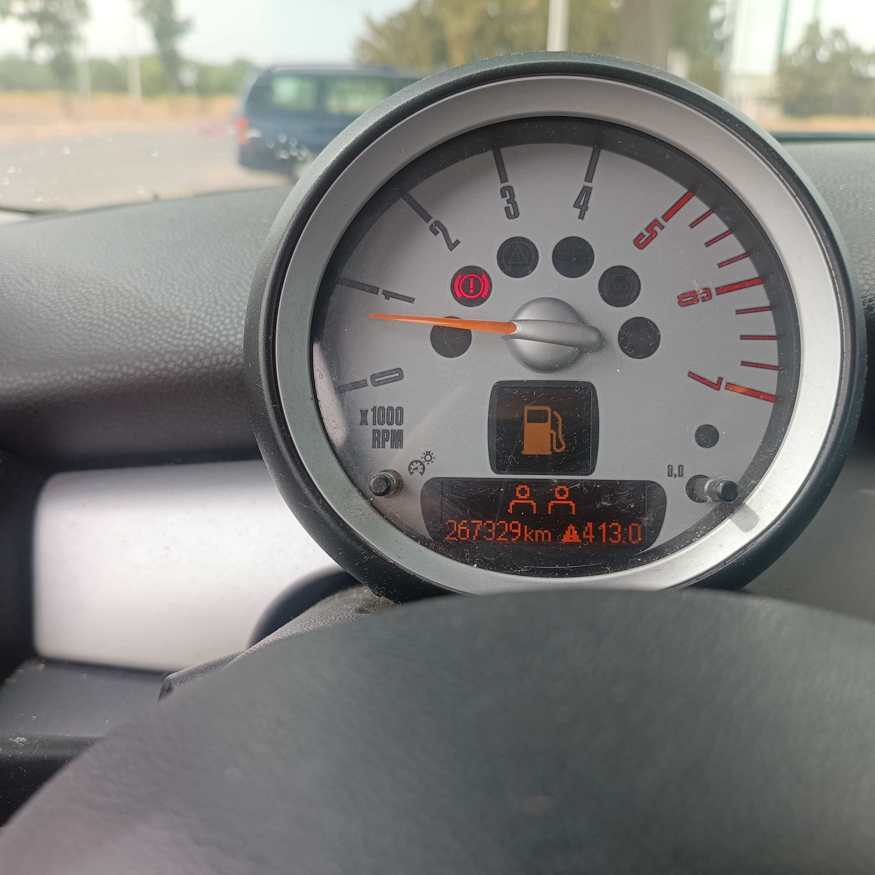 Mini Cooper em bom estado
