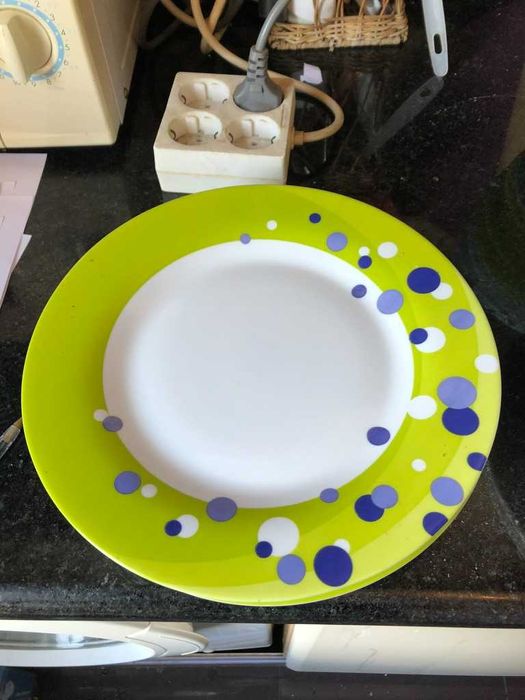 prato de refeicao verde branco