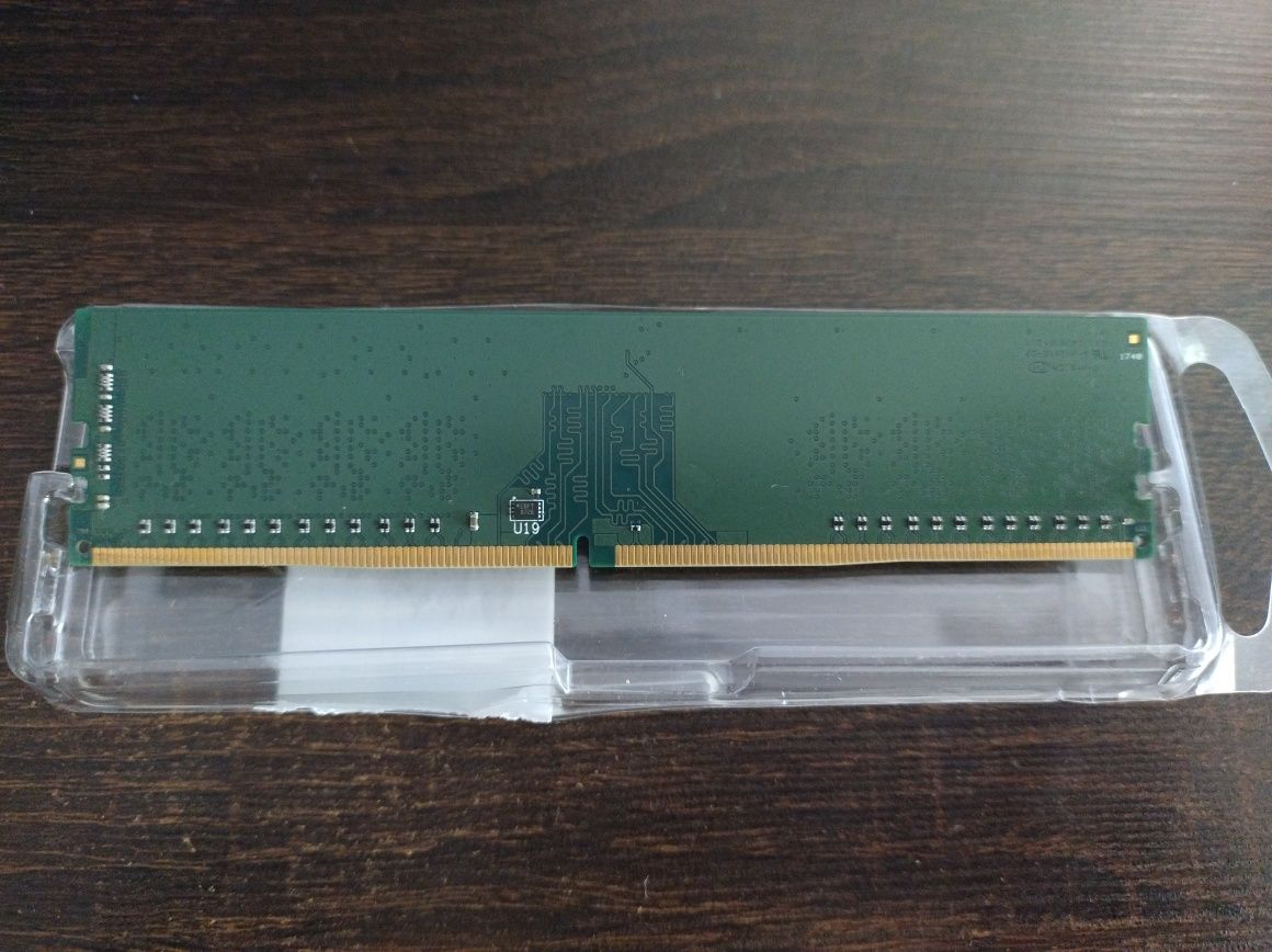 RAM 8GB DDR4-2400 UDIMM 1.2V CL 17, CT8G4DFS824A.M8FH